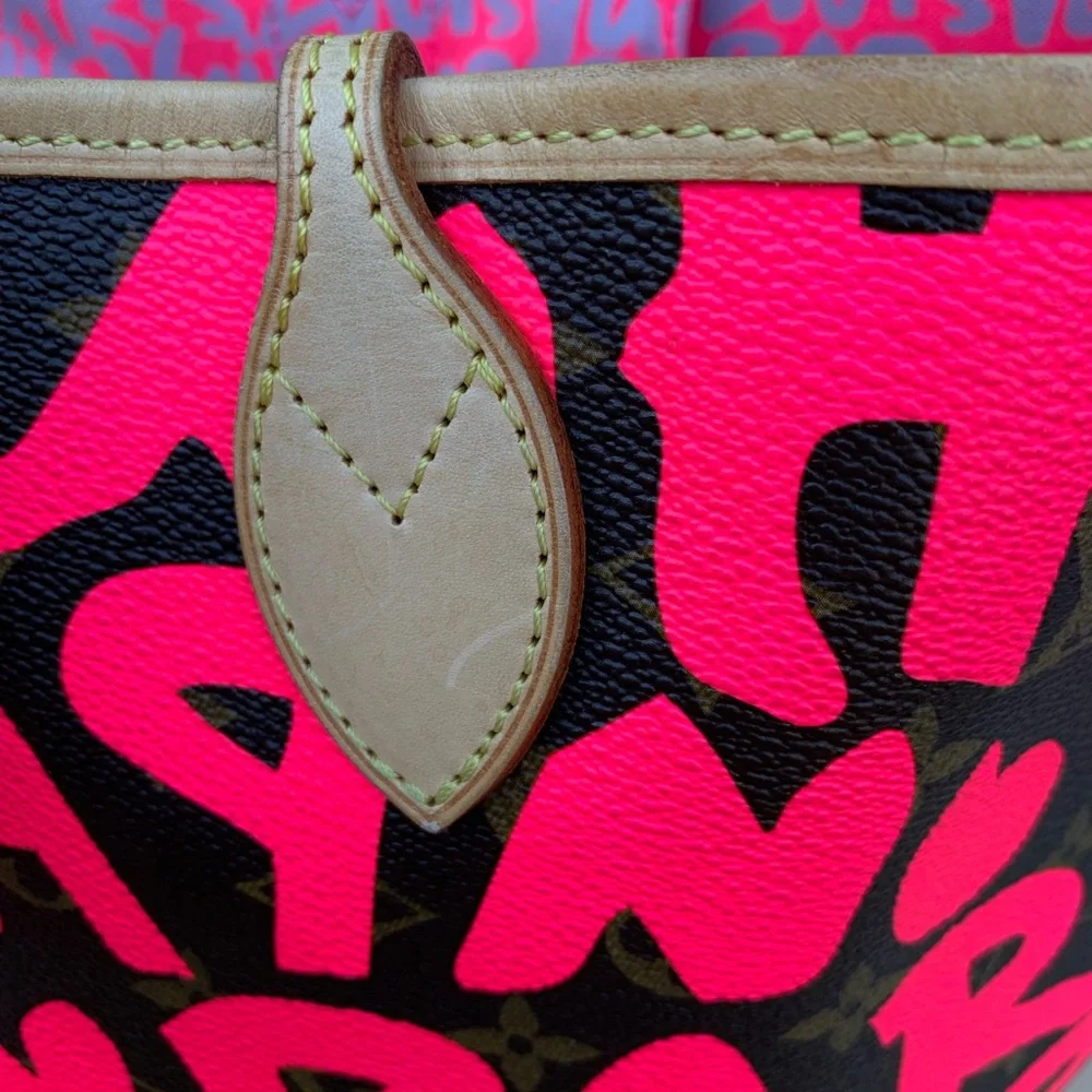 LOUIS VUITTON
Limited Edition Fuchsia Stephen Sprouse Graffiti Neverfull GM Bag - Picture 14 of 16
